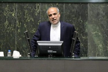 زارعی در تذکر شفاهی: تسهیلات اشتغال زایی بدون خروجی باقی مانده است / وزیر جهاد کشاورزی ورود کند