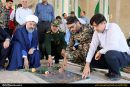 گزارش تصویری| عطر افشانی و غبارروبی قبور مطهر شهدای شهر خورموج به مناسبت هفته دفاع مقدس